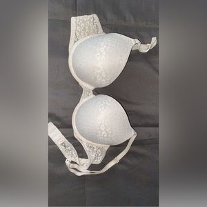 PINK / VS Bra in white